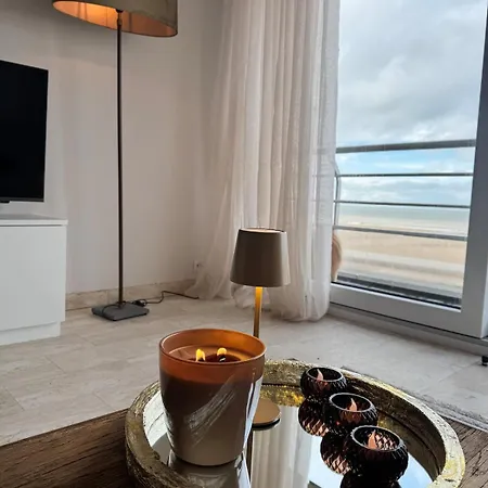 In Wenduine With Frontal Sea View Appartement *